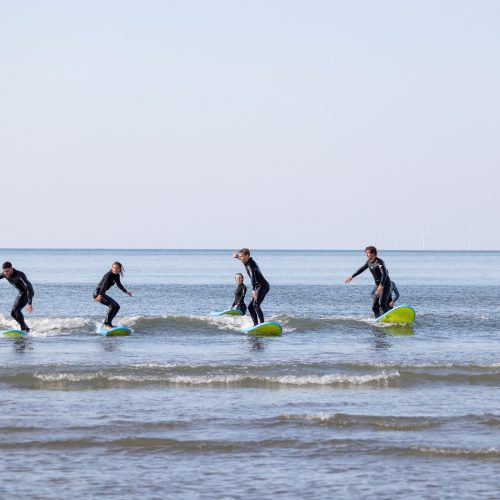 bedrijfsuitje surfen rotterdam strand senang hoek van holland